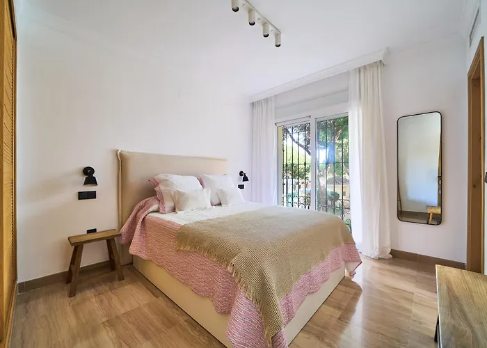 Апартаменти Elviria - *